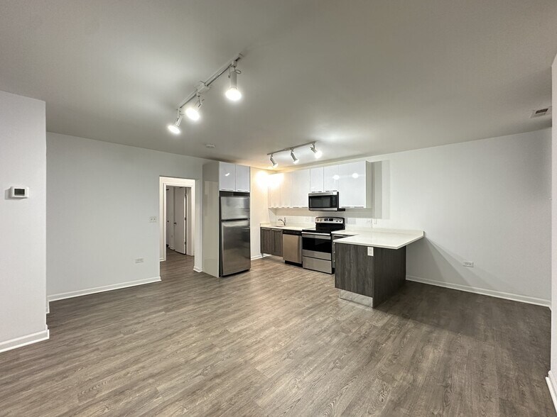 Building Photo - 940 W Winona St