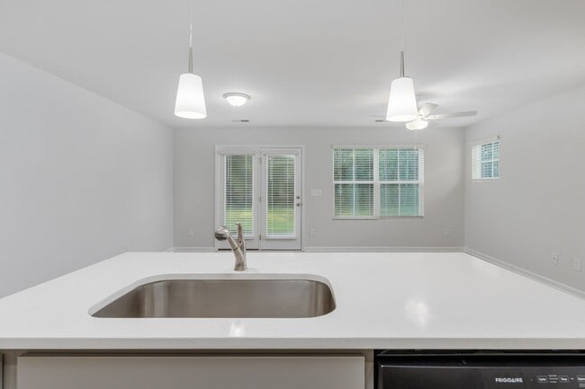 Building Photo - Modern 3-Bed, 2.5-Bath Townhome in Prime L...