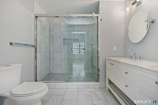 Building Photo - 132 Hope St