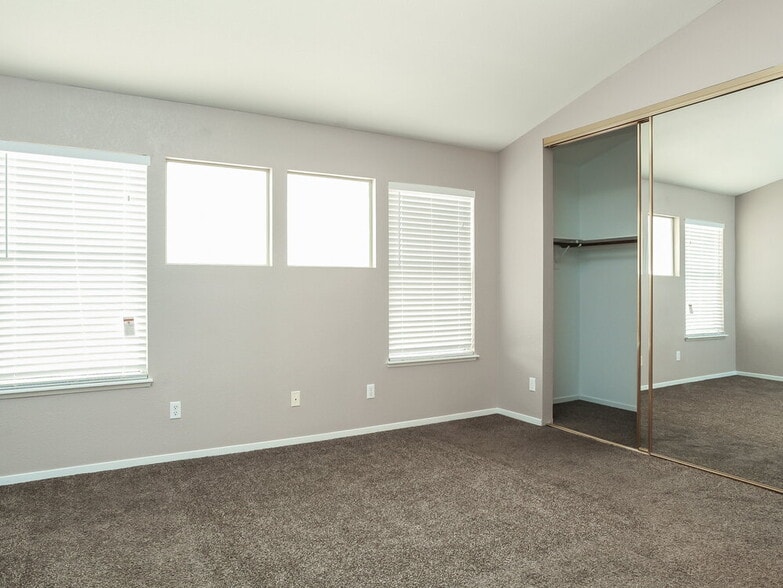 Building Photo - 265 Prairie Rose St