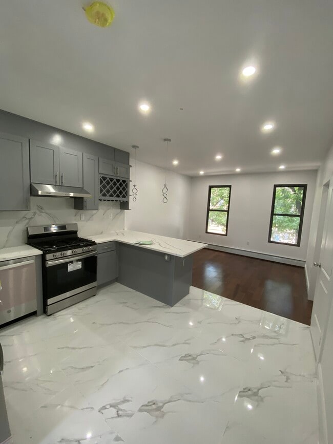 Building Photo - 3129 14th St