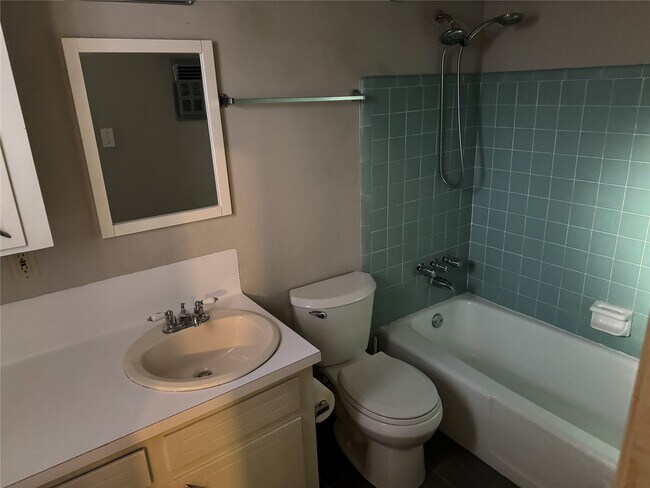 Building Photo - 5814 Viking Dr