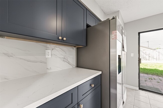 Building Photo - 10707 Staghill Dr