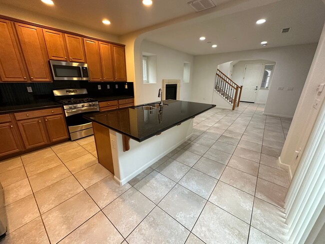 Building Photo - Beautiful 4 Bedroom, 3 Bath Mountain House...