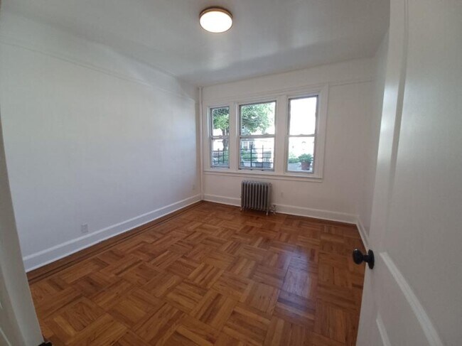 Building Photo - 3 bedroom in Woodside NY 11377