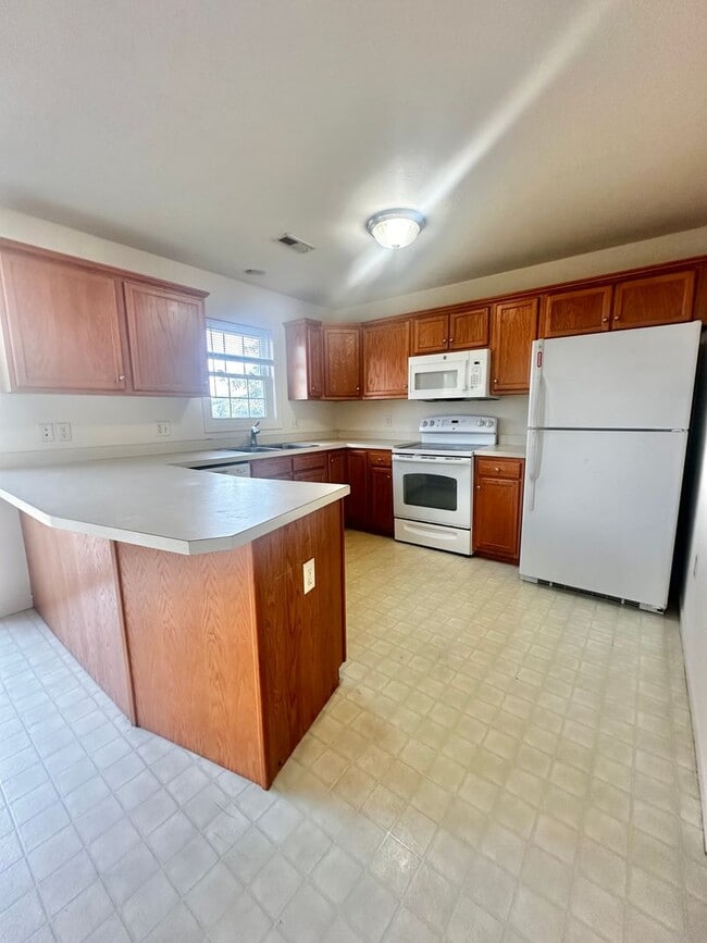 Building Photo - Townhome for Rent in Taylor Springs *****F...
