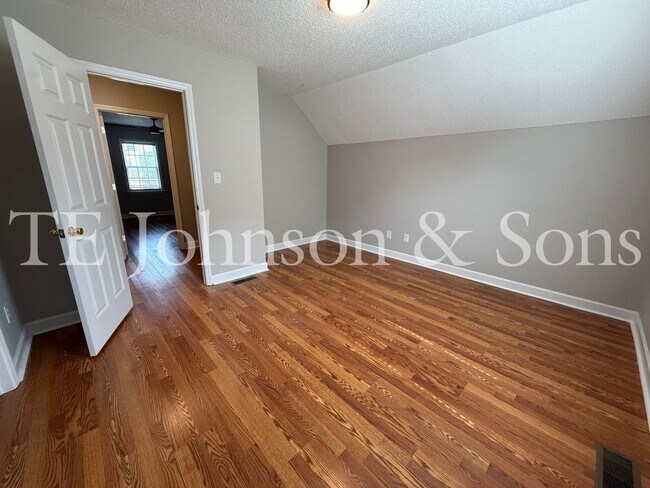 Building Photo - Spacious 3 Bedroom Home with Primary Suite on Main Level in Camden Forest
