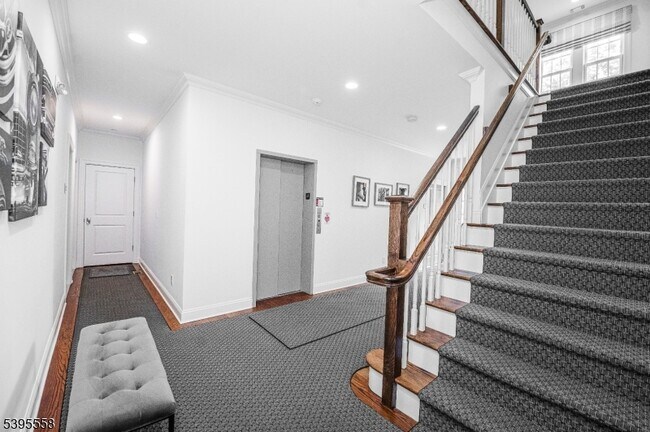 Building Photo - 29 Euclid Ave