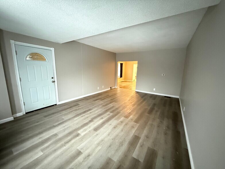 Building Photo - 380 Falconer St.