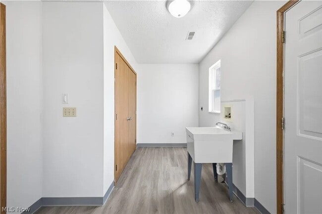 Building Photo - 127 Blackburn St