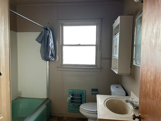 Building Photo - 806 Jackson St