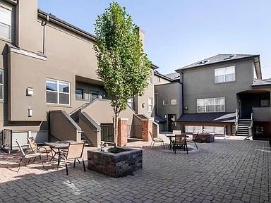 Building Photo - 2910 Wyandot St