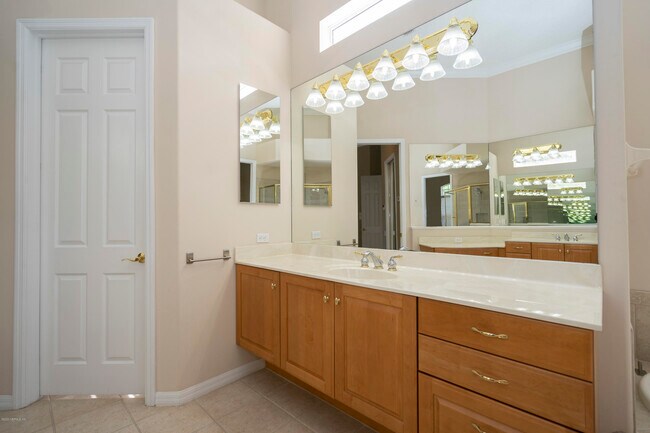 Building Photo - 3668 Windmoor Dr