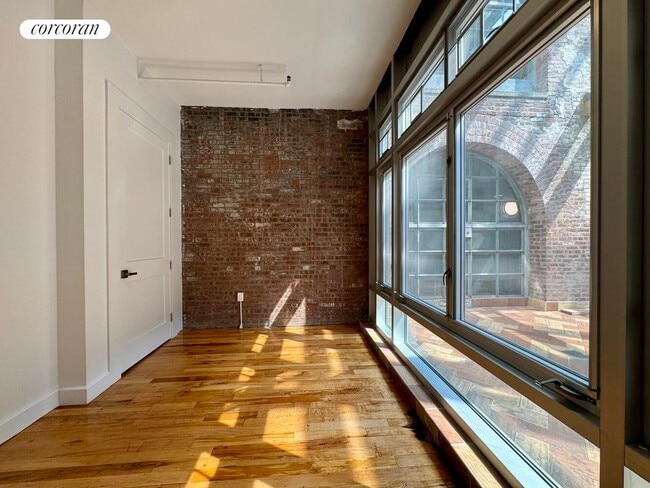 Building Photo - 275 Conover St
