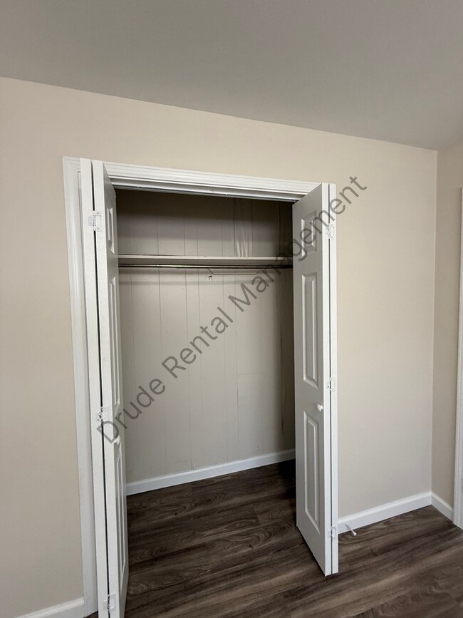 Building Photo - 105 N Ruland St