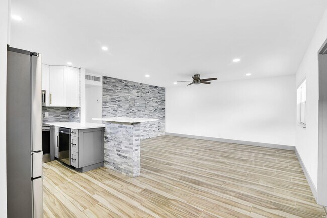 Building Photo - 277 Brittany F