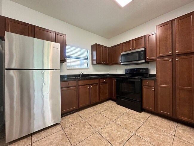 Building Photo - 1045 Villas LLC (1035 NE 10th Ave)