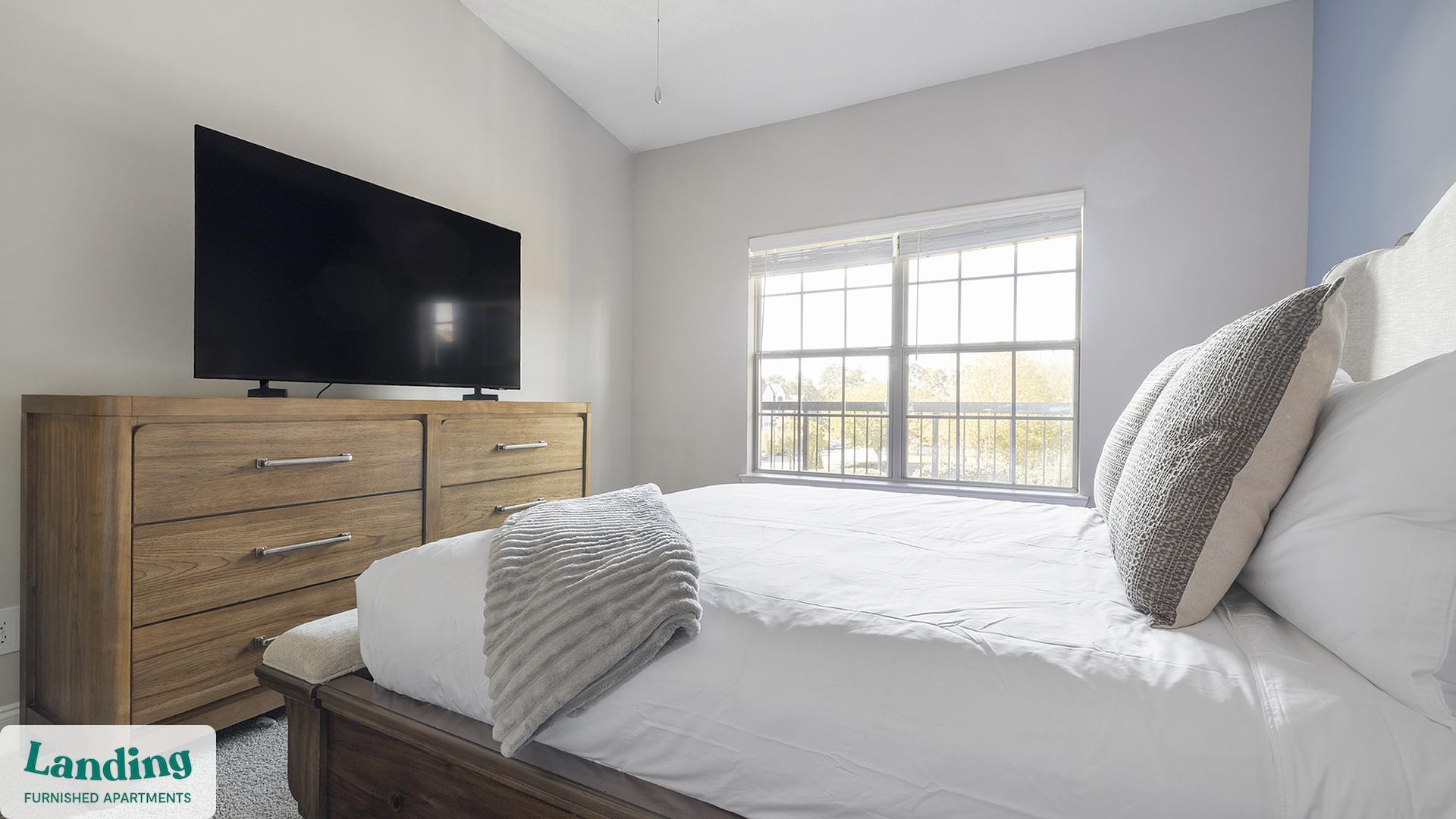 Building Photo - 100 Crossing Blvd