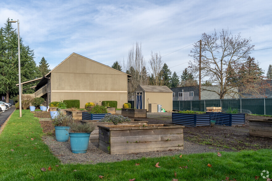 Community Garden - Eagle Pointe Apartments
