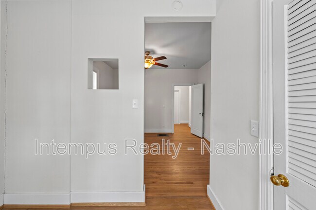 Building Photo - 2529 Ashwood Ave