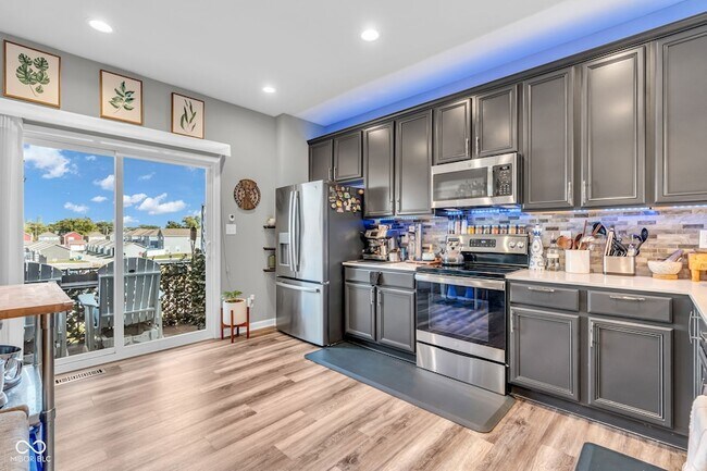 Building Photo - 315 Steeples Blvd