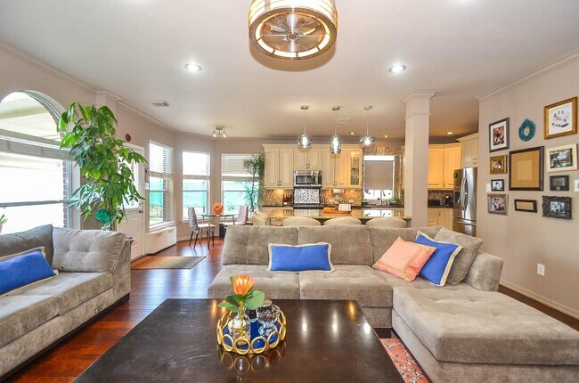 Building Photo - 12306 S Shadow Cove Dr