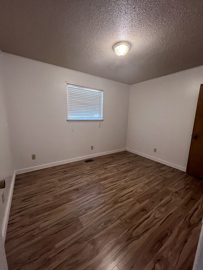 Building Photo - 735 NW 5th St