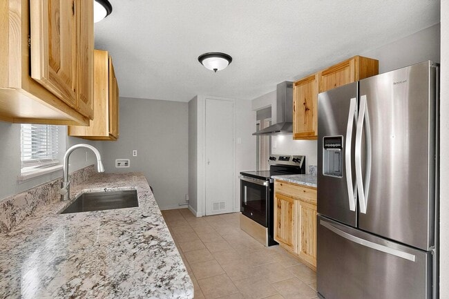 Building Photo - NE 3 bedroom 1 bath 1348/sf