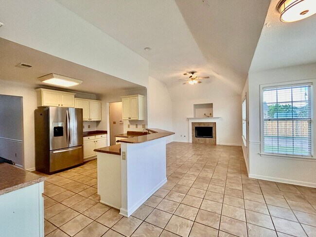 Building Photo - Discover this 4 bedroom 2 bath home for re...