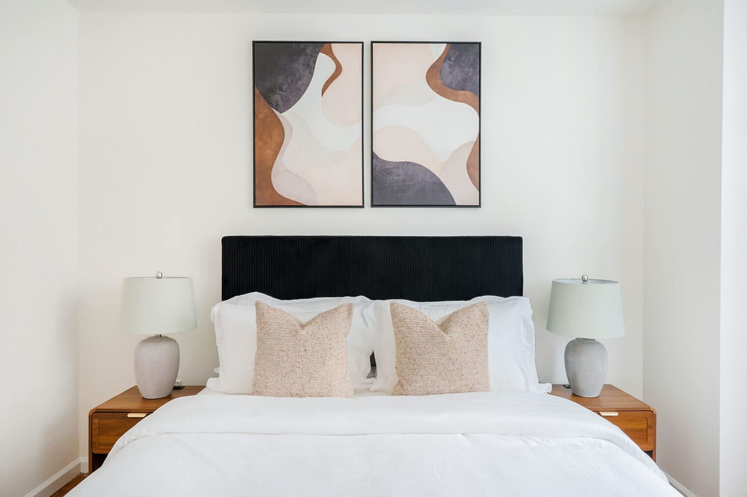 Building Photo - 350 W 43rd St