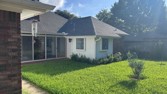Building Photo - 1020 Baldwin Dr
