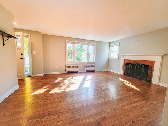 Building Photo - 90 Cedar Ln