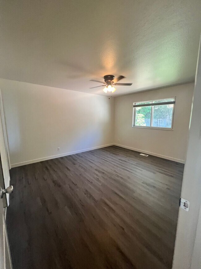 Building Photo - Renovated 3bd/2ba home in heart of Eagle, ...