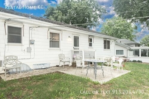 Building Photo - 9420 Walmer-