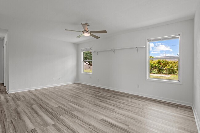 Building Photo - 612 Santa Barbara Blvd S
