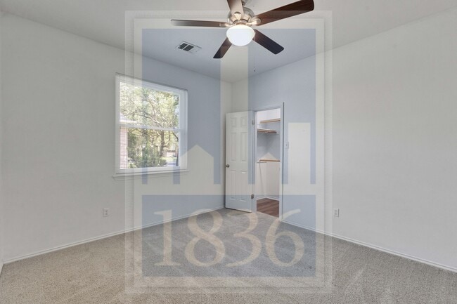 Building Photo - 1204 Thackeray Ln