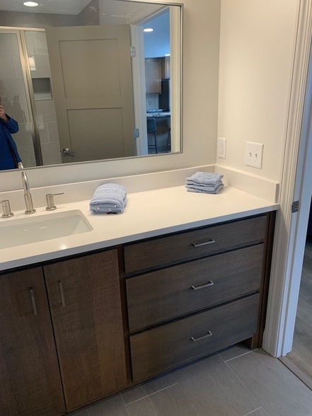 Building Photo - 326 W Main St