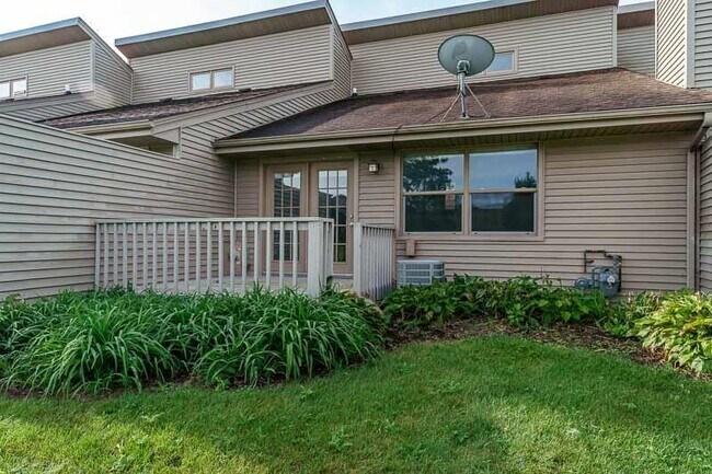 Building Photo - 663 Amphitheater Dr