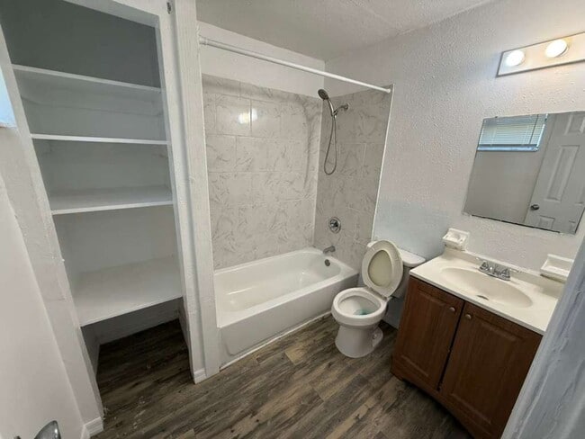 Building Photo - Cozy Plant City Bungalow