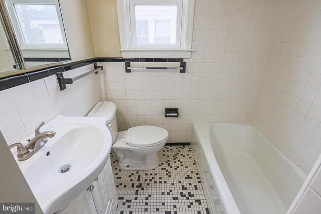 Building Photo - 8 Irving Pl