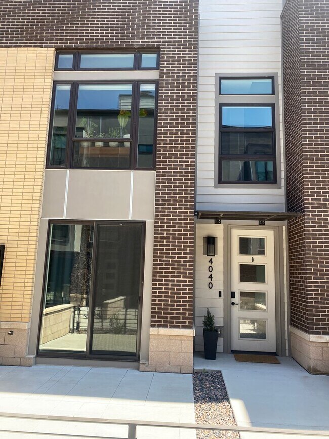 Building Photo - Gorgeous, Modern 3 Bedroom 4 Bathroom Townhouse Near Sloan's Lake