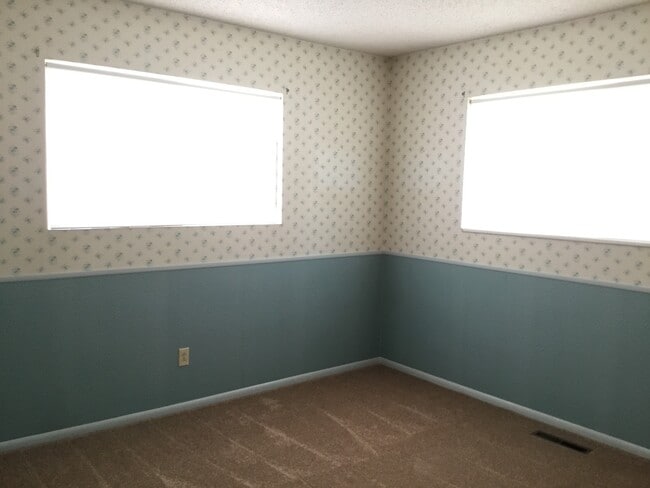 Building Photo - Super Cute..1607 sq. ft 3 Bedroom, 2.5 bat...