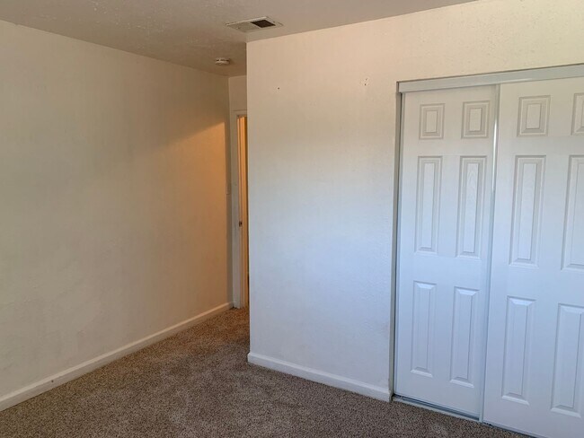 Building Photo - Great Condo in Antioch!