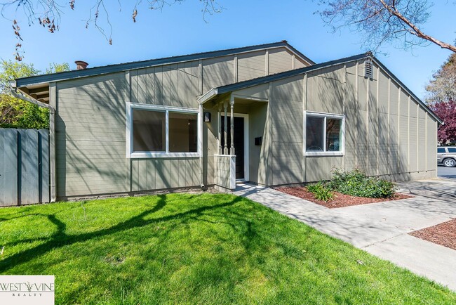 Primary Photo - Beautiful 2 Bedroom Condo | Attached Garage | Washer/Dryer