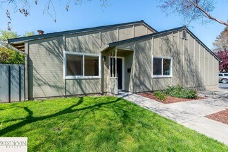 Building Photo - Beautiful 2 Bedroom Condo | Attached Garage | Washer/Dryer