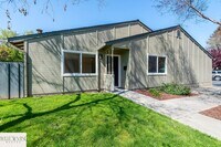 Building Photo - Beautiful 2 Bedroom Condo | Attached Garage | Washer/Dryer