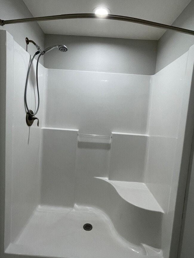 Building Photo - Built in 2020! 3 Bed 2 Bath w/ FENCE and UF Walk Out Basement