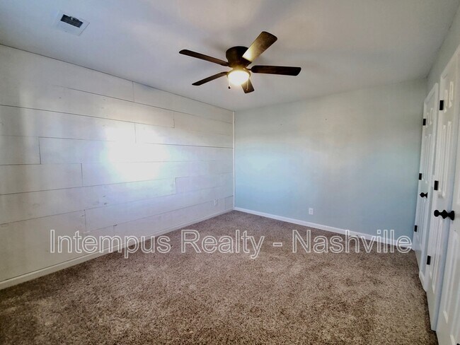 Building Photo - 547 Hopewood Ct