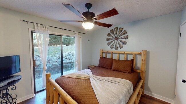 Building Photo - 1081 Cove Rd