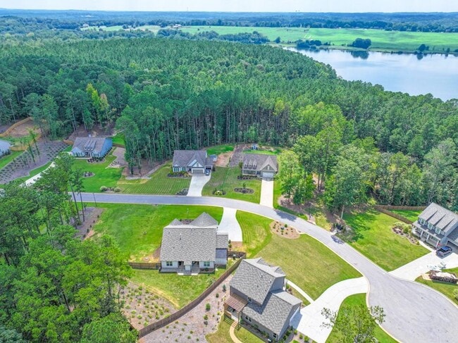 Building Photo - 2121 Charmond Dr